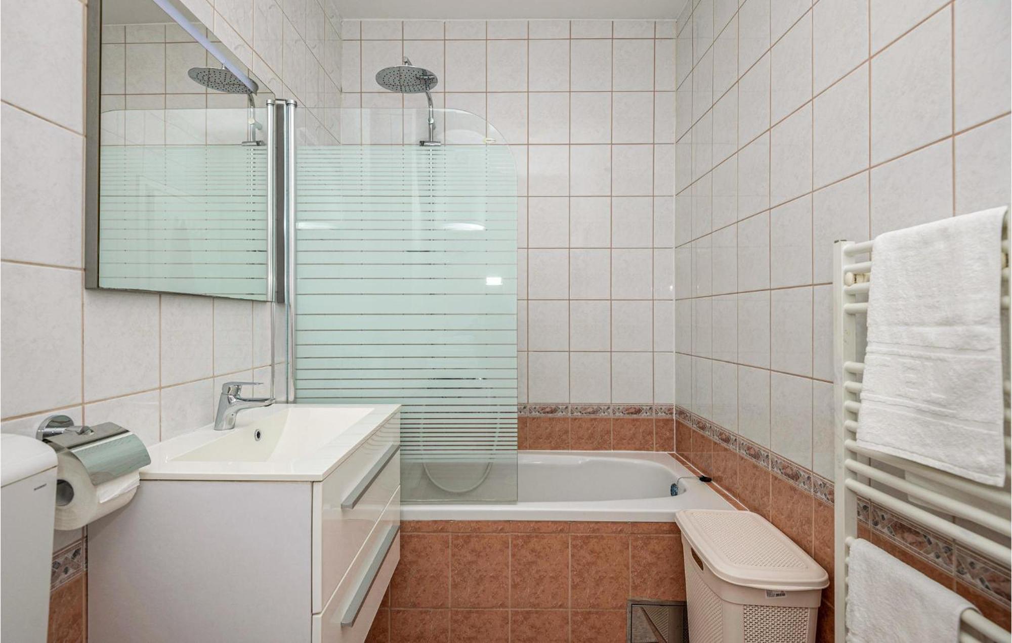 1 Bedroom Beautiful Apartment In Baska Voda Exterior photo